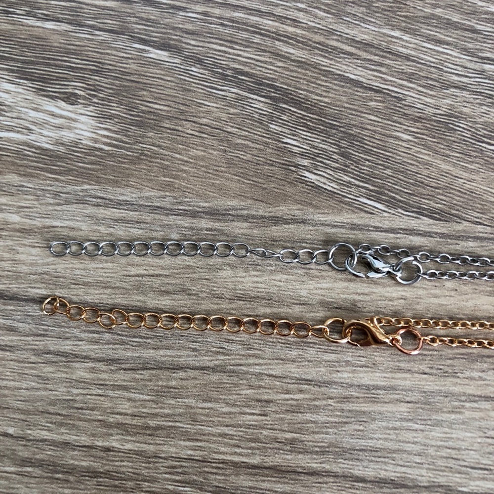⭐️ 4 for $23 any style. Dainty heart necklace - Picture 3 of 6